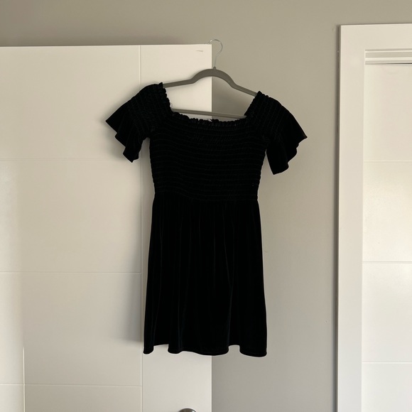 Urban Outfitters Off the Shoulders Velvet Mini Dress - M - Picture 2 of 5